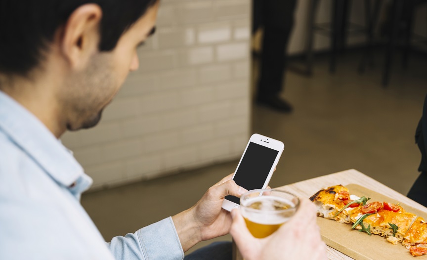 دور تطبيقات المطاعم في تعزيز الكفاءة والربحية