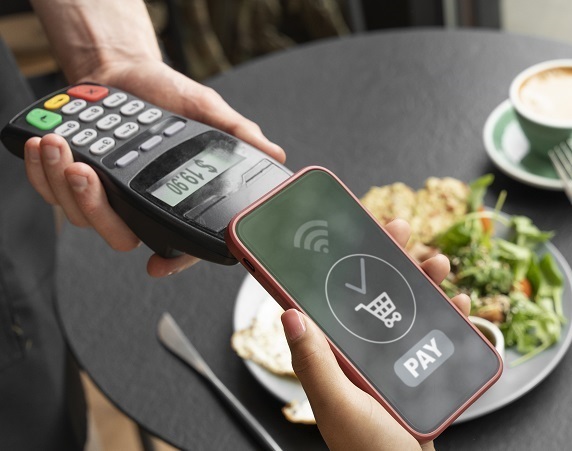 دور التطبيقات السحابية في تحويل تجربة الطعام إلى تناول الطعام بدون تلامس بعد جائحة كورونا